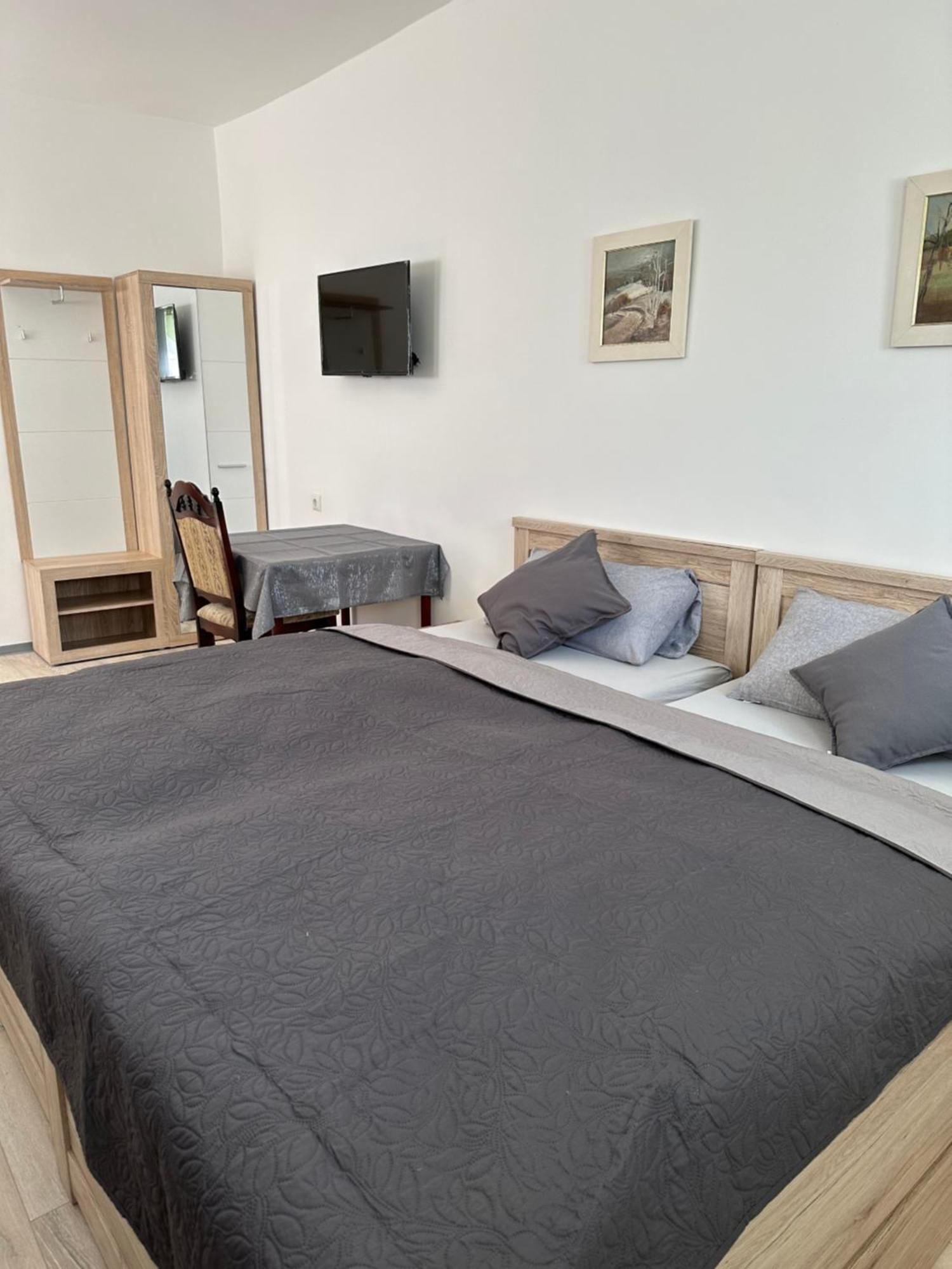 Ein Zimmer Wohnung Am Markt Oelsnitz  Экстерьер фото